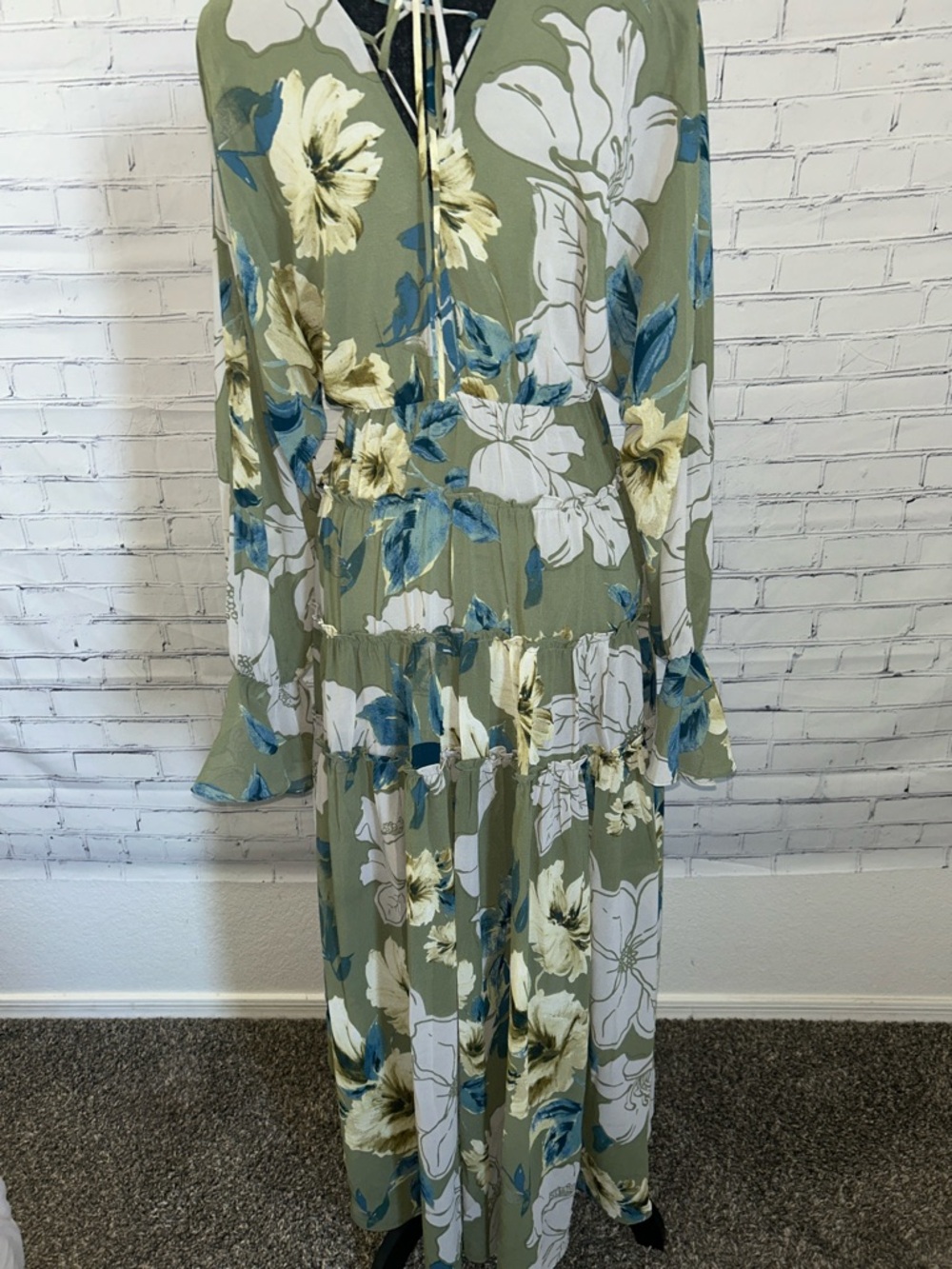 NWOT Onetheland Floral V-Neck Tiered Maxi Dress - Olive Green size medium. - Picture 5 of 6